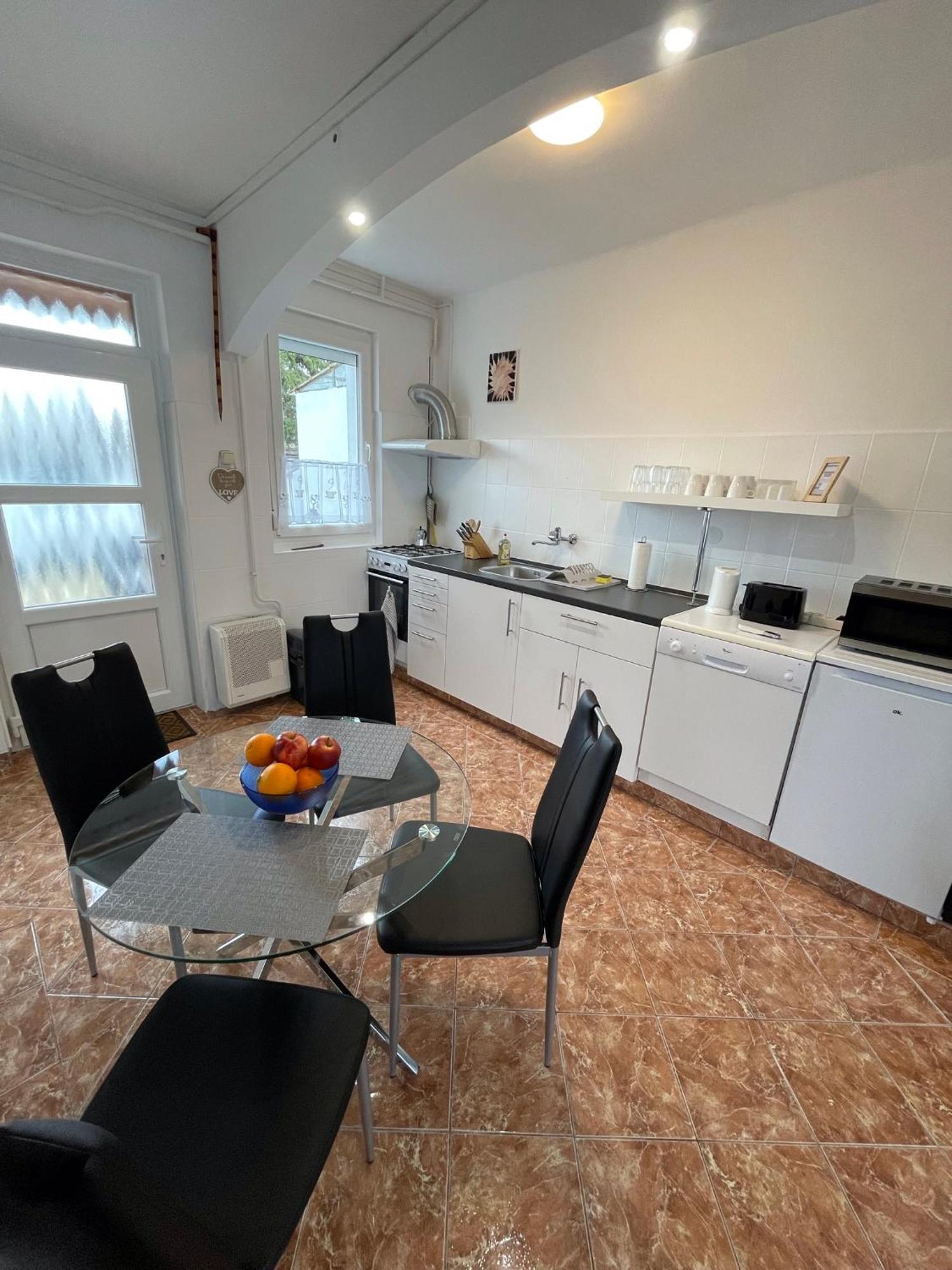 Var-Lak Apartman Balatonfůzfő Екстериор снимка